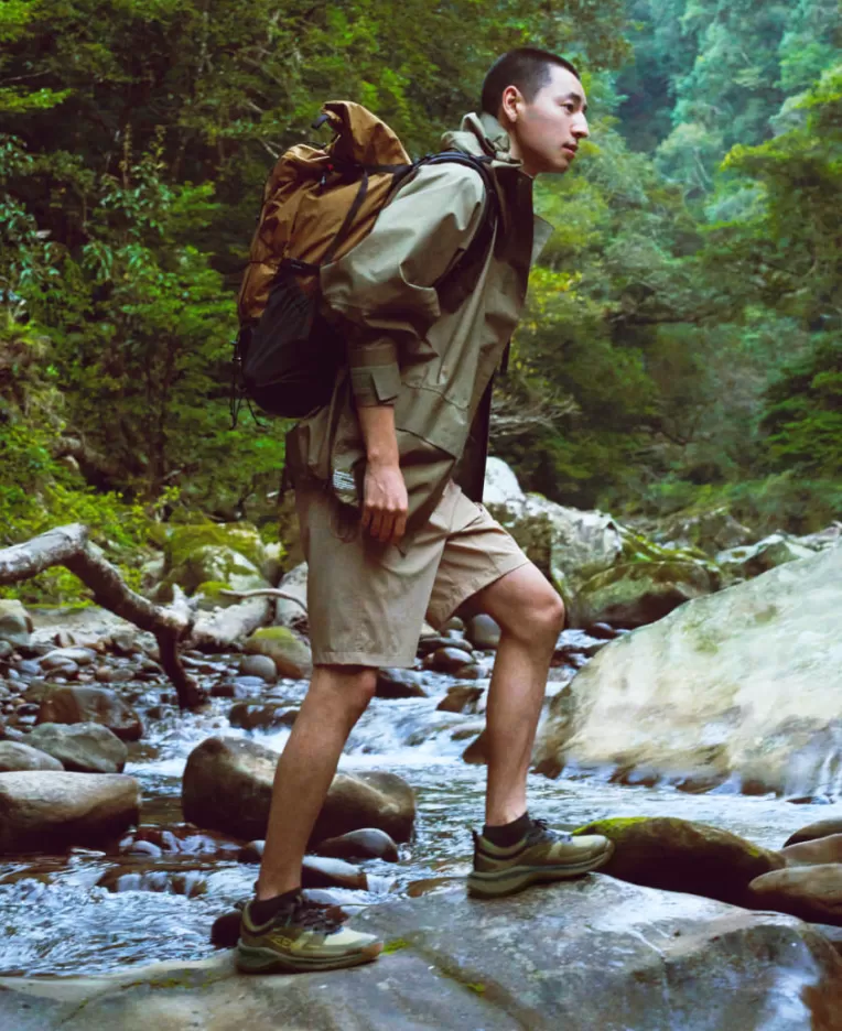 KEEN Shoes | Men's Versacore Waterproof Shoe   |  Silver Lining/Scarlet Ibis